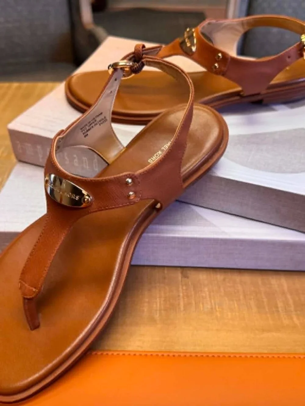 Michael Kors Plate Thong Sandals | Luggage Brown | Gold Logo | Size 8
